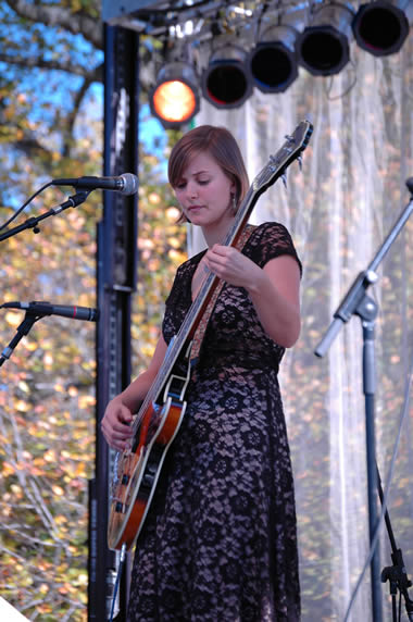 Jill Andrews of the everybodyfields at Americana Folk Fest.