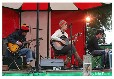  Cate Le Bon at the 2007 Green Man Festival, in Brecon, Wales.