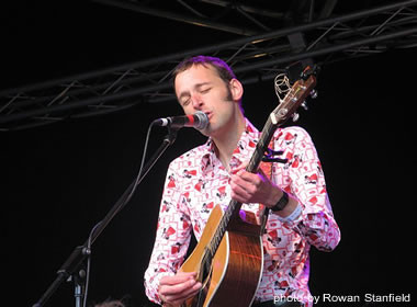 Alasdair Roberts on stage at the 2007 Green Man Festival, in Brecon, Wales.